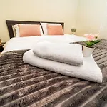 Central Elegant - Anastasia Apartment - By Openhouse